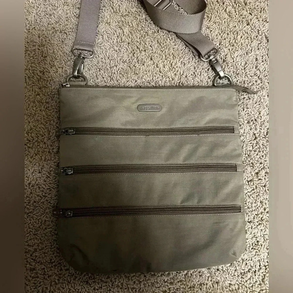 Baggallini Nylon Cross Body Handbag in Beige with Wristlet inside - Picture 1 of 7